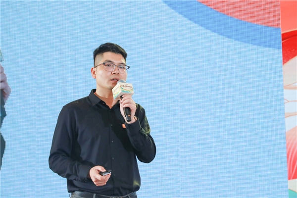 片仔癀化妆品在海南三亚举办2021全国零售商峰会