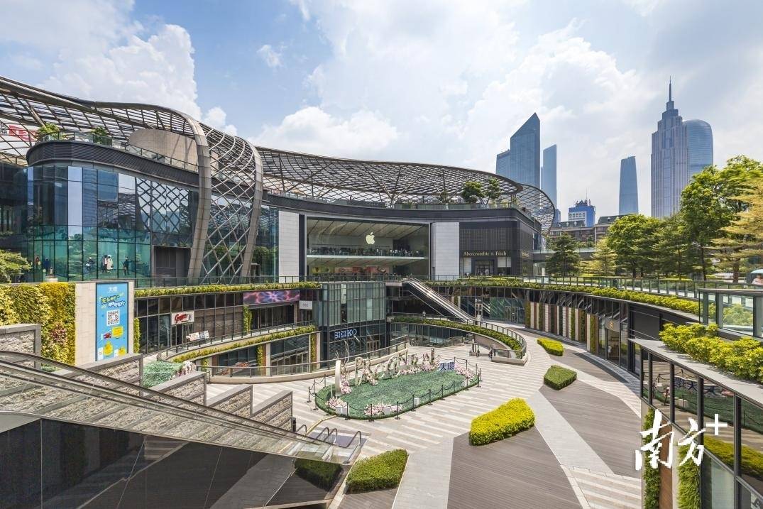 广州市商务局局长洪谦：加快建成具有全球影响力美誉度的国际消费中心城市｜南方观察·权威访谈