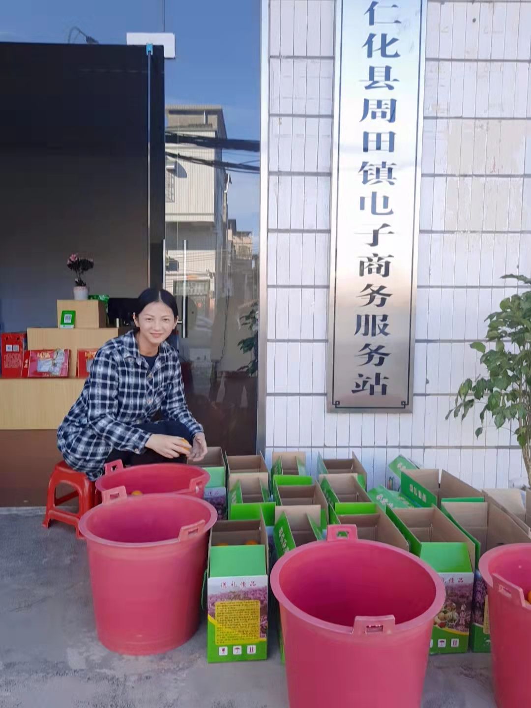 仁化周田镇新农人：多管齐下，为电商“快车”铺路搭桥