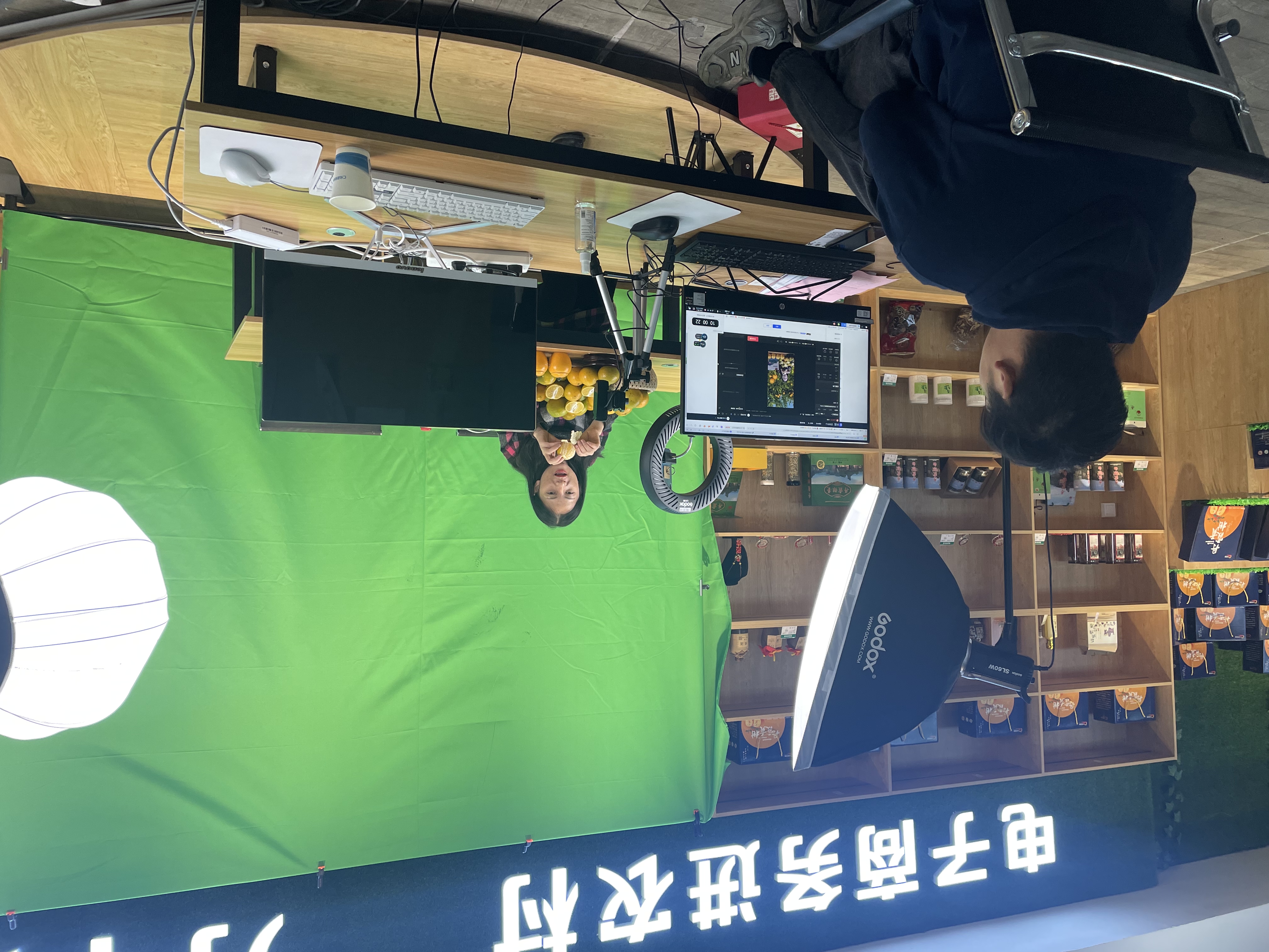 仁化周田镇新农人：多管齐下，为电商“快车”铺路搭桥
