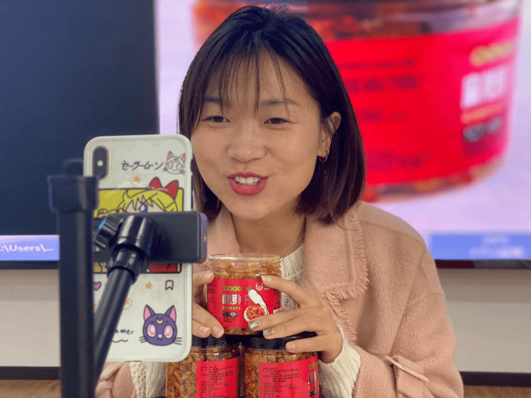 团荆门市委书记调研钟祥电商中心青年创新创业工作