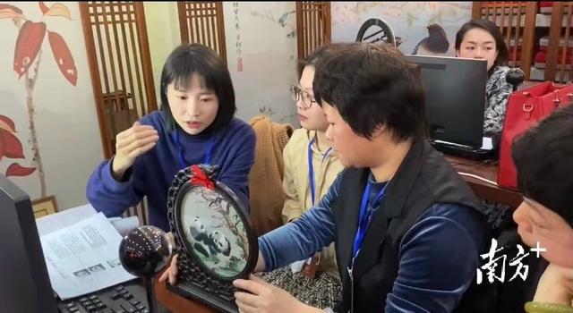 潮州绣娘走进直播间！公益电商培训助力妇女创业