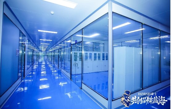豪士举办战略新品发布会，以超级工厂做世界面包