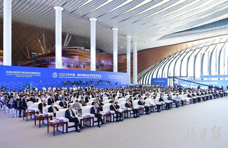 中小商协跨境电商分会副会长张娜受邀出席廊洽会，并接受央视采访