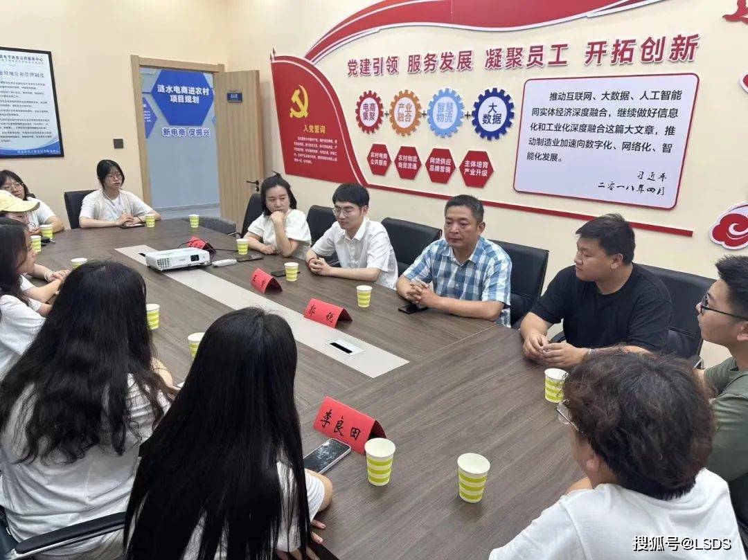 南京交通职业技术学院一行参观涟水县电子商务公共服务中心