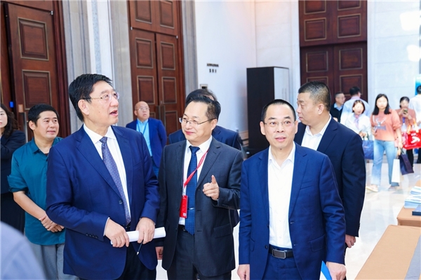 右来了科技参加2023全国公共采购行业年会并获两项大奖