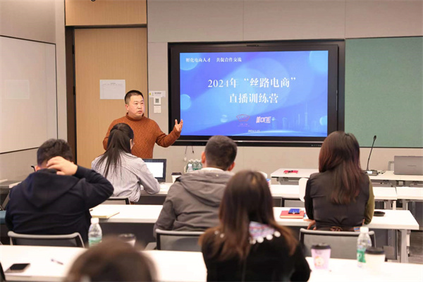 丝路电商逐梦乡村，美腕助力浦东万祥“丝路电商”直播训练营