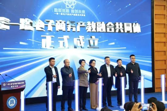 图为活动现场。重庆电视台《教育新视界》栏目 供图 图为活动现场。重庆电视台《教育新视界》栏目 供图